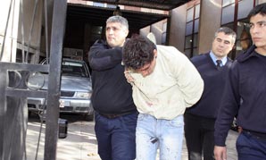 Revuelo por un preso que se tajeó en medio del juicio Revuelo por un preso que se tajeó en medio del juicio