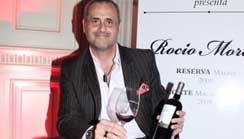 Presentó su nueva creación Presentó su nueva creación