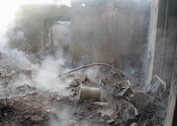 Entran a robar a una casa y le prenden fuego a todo Entran a robar a una casa y le prenden fuego a todo