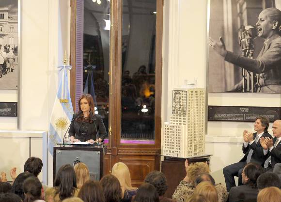 Cristina prohíbe avisos sexuales en los medios Cristina prohíbe avisos sexuales en los medios