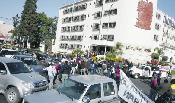 Código de Aguas: Aún sigue en pie el artículo polémico Código de Aguas: Aún sigue en pie el artículo polémico