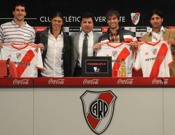 Los nuevos salvadores Los nuevos salvadores