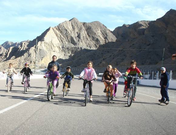 Una pista abierta para divertirse en bicis y patinetas Una pista abierta para divertirse en bicis y patinetas