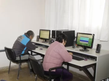 Los abuelos que leen gracias a la computadora Los abuelos que leen gracias a la computadora