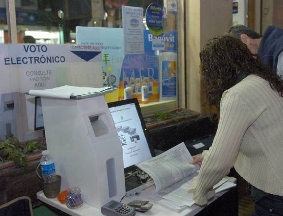 Prueba piloto del voto electrónico en Córdoba Prueba piloto del voto electrónico en Córdoba