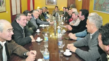 Gioja anunció pavimentos por $60 millones para municipios Gioja anunció pavimentos por $60 millones para municipios