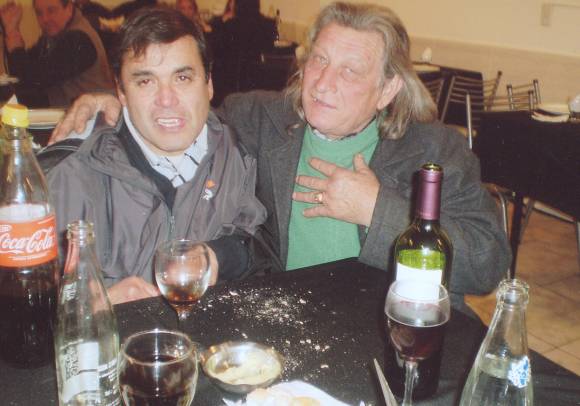 Un pelotón que aún pedalea Un pelotón que aún pedalea