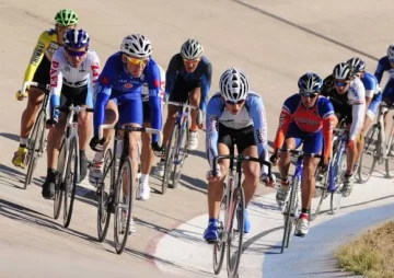 Especialidad y vueltas en el óvalo del Parque Especialidad y vueltas en el óvalo del Parque