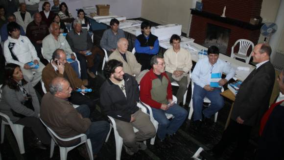 Puertas adentro Puertas adentro