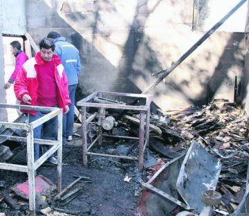 El incendio que dejó un gran problema a 3 familias El incendio que dejó un gran problema a 3 familias