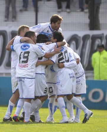 Es torazo en rodeo ajeno Es torazo en rodeo ajeno