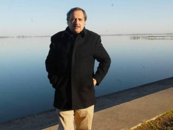 Alfonsín está internado por una bronquitis aguda Alfonsín está internado por una bronquitis aguda