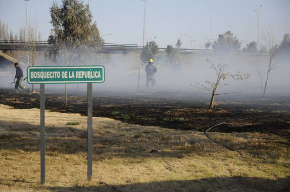Queman una parte de la Circunvalación Queman una parte de la Circunvalación