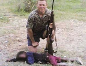 Indignación mundial por el polémico “cazador de negros” Indignación mundial por el polémico “cazador de negros”