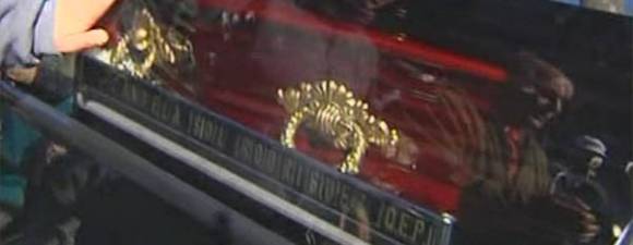 Dolor y desconsuelo en el último adiós a Candela Dolor y desconsuelo en el último adiós a Candela