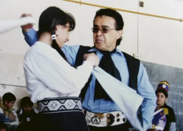 Bailan gratis en fiestas públicas para combatir el envejecimiento Bailan gratis en fiestas públicas para combatir el envejecimiento