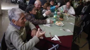 Un almuerzo con los abuelos Un almuerzo con los abuelos