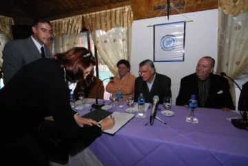 Viñateros integrados a una bodega recibirán U$S 334.000 Viñateros integrados a una bodega recibirán U$S 334.000