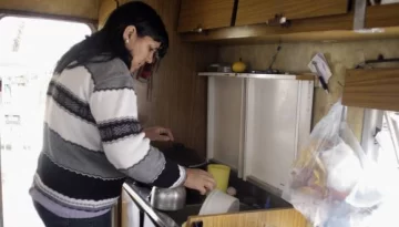 Vive en una casa rodante para estar con su marido enfermo Vive en una casa rodante para estar con su marido enfermo