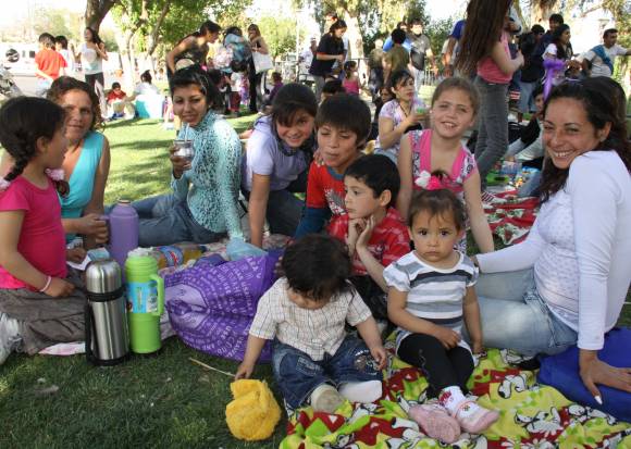 Un festejo con muchos niños, pañales y juguetes Un festejo con muchos niños, pañales y juguetes