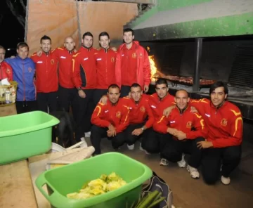 Los españoles se comieron un asado Los españoles se comieron un asado