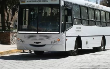 Iglesia: Ya llegó el primer micro de línea del pueblo Iglesia: Ya llegó el primer micro de línea del pueblo