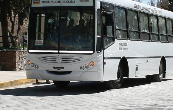 Iglesia: Ya llegó el primer micro de línea del pueblo Iglesia: Ya llegó el primer micro de línea del pueblo