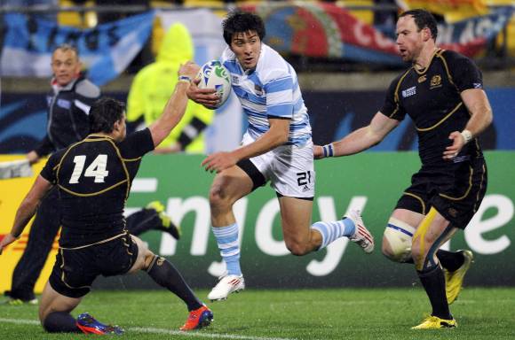 Con más garra que juego Con más garra que juego