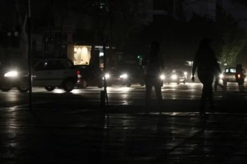 Un apagón de más de una hora, por una falla de Distrocuyo Un apagón de más de una hora, por una falla de Distrocuyo