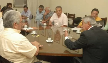 Evalúan ponerle límite al traspaso de contratados Evalúan ponerle límite al traspaso de contratados