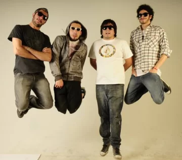 “Todavía no caemos” “Todavía no caemos”