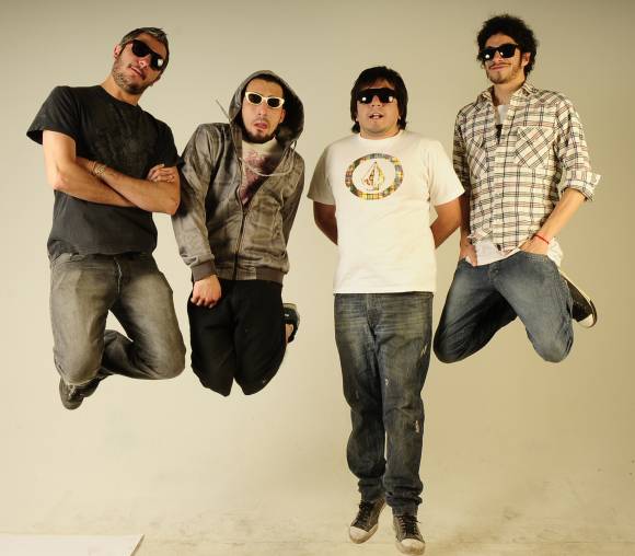 “Todavía no caemos” “Todavía no caemos”