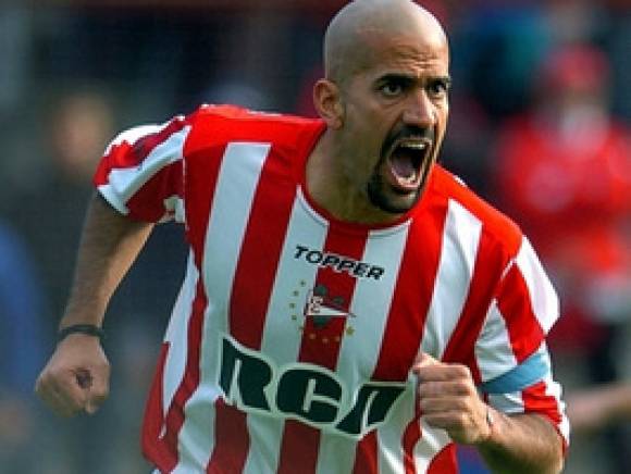 La “Brujita” Verón les confirmó a los hinchas su retiro del fútbol La “Brujita” Verón les confirmó a los hinchas su retiro del fútbol