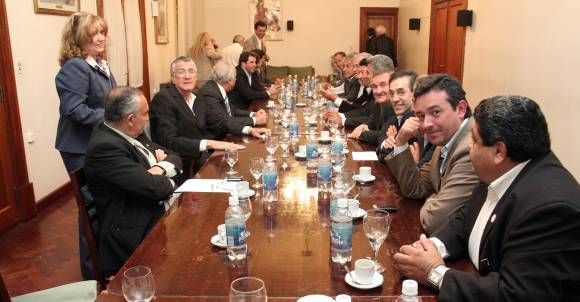 Municipios buscan ayuda para nombrar contratados Municipios buscan ayuda para nombrar contratados