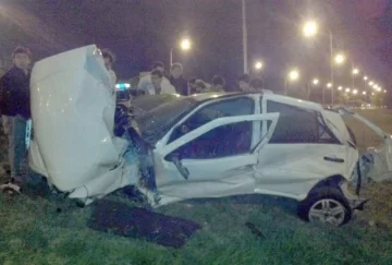 Joven herido al volcar en su auto Joven herido al volcar en su auto