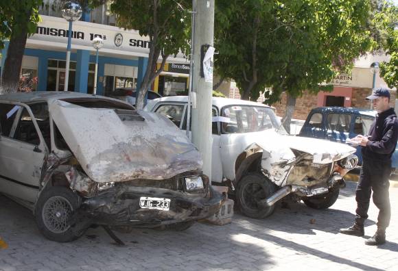 Trece personas heridas en dos tremendos accidentes Trece personas heridas en dos tremendos accidentes