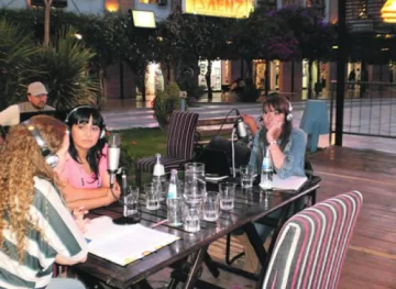 La chica del micrófono La chica del micrófono