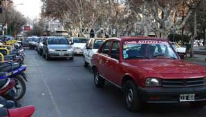 Tránsito ya relevó al 70 por ciento de los remises en circulación Tránsito ya relevó al 70 por ciento de los remises en circulación