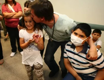 Picardía y juegos: la fórmula de los niños para dar batalla al cáncer Picardía y juegos: la fórmula de los niños para dar batalla al cáncer