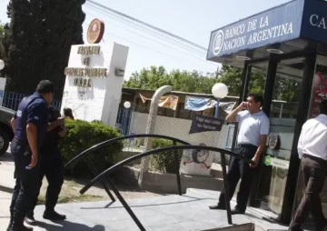 Intentaron abrir un cajero automático con un soplete Intentaron abrir un cajero automático con un soplete