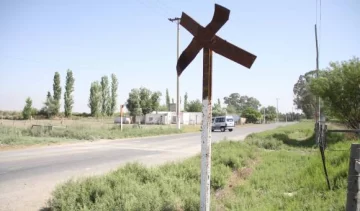 Los cruces ferroviarios, sin barrera en diez sectores muy peligrosos Los cruces ferroviarios, sin barrera en diez sectores muy peligrosos