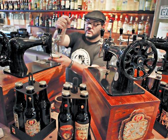 Cervezas peronistas, a la salud de Perón y un presente Doble K Cervezas peronistas, a la salud de Perón y un presente Doble K