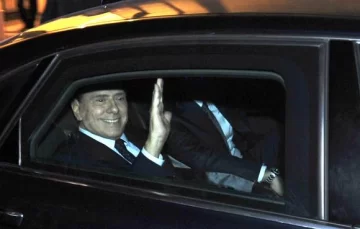 Italia festeja el adiós de Silvio Berlusconi Italia festeja el adiós de Silvio Berlusconi