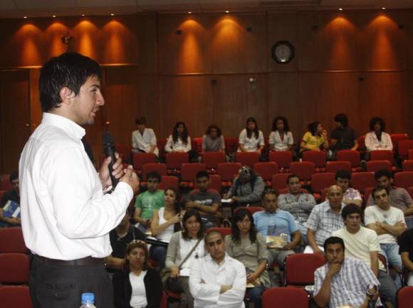 Les enseñaron a superar imprevistos a la hora de manejar Les enseñaron a superar imprevistos a la hora de manejar