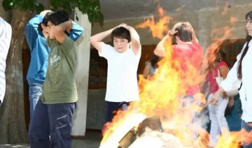 Los niños que aprendieron a sobrevivir en un siniestro Los niños que aprendieron a sobrevivir en un siniestro