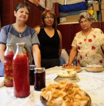 Venden comida a gente enferma y usan lo recaudado para ayudar Venden comida a gente enferma y usan lo recaudado para ayudar