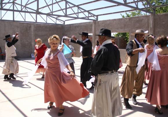 Bailarines sin edad Bailarines sin edad