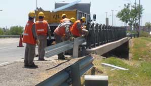 Reponen barandas en la Avenida de Circunvalación Reponen barandas en la Avenida de Circunvalación