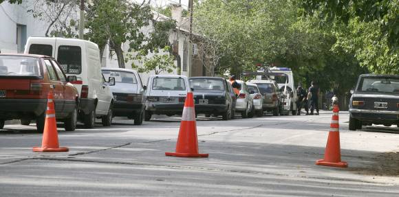 Cortaron una cuadra más de 3 días para retener autos Cortaron una cuadra más de 3 días para retener autos