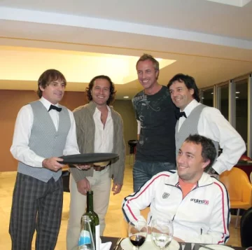 Serán mozos de la cena para ayudar Serán mozos de la cena para ayudar